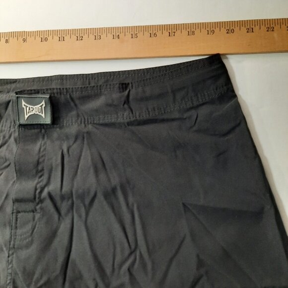 Tap Out Shorts Mens Size 38 Black Boxing MMA Martial Arts Adjustable Y2K 2000s - Picture 4 of 8